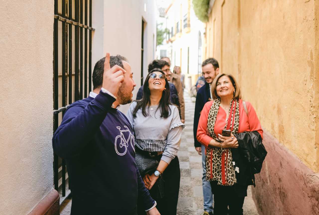 Historical Sights and Tasty Tapas in Seville's Jewish Quarter
